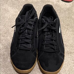 Puma Black Low-Top Sneakers with Gum Sole